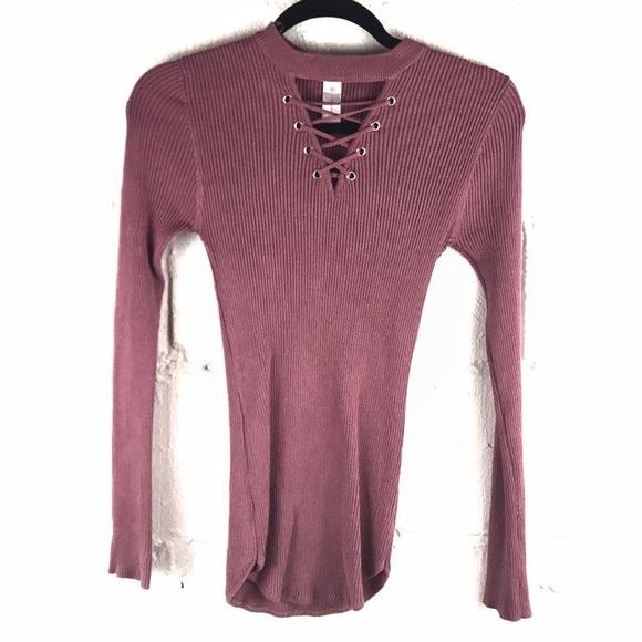 🖤3/15 Rose pink lace up top - Picture 1 of 7